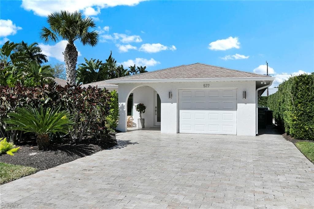 577 106th AVE N NAPLES, FL 34108
