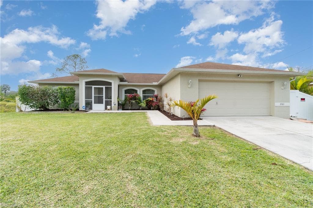 2705 6th ST W LEHIGH ACRES, FL 33971