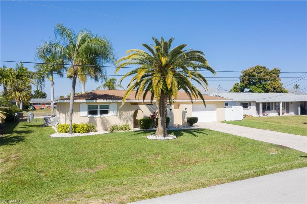 1305 SE 40th TER CAPE CORAL, FL 33904