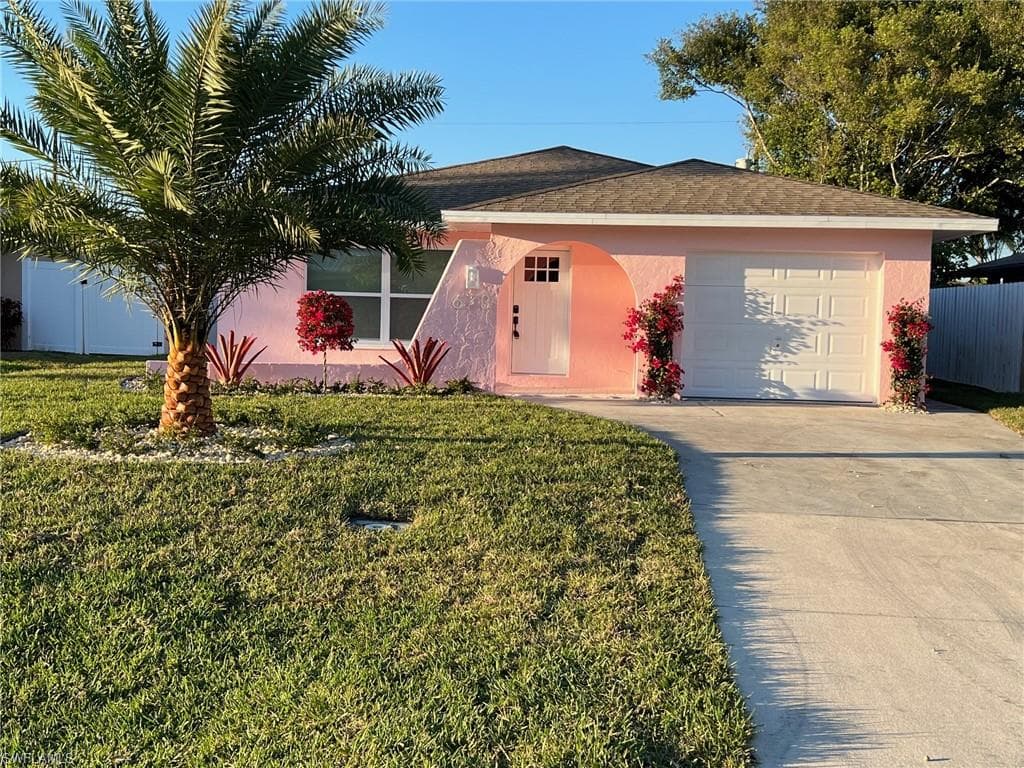 673 107th AVE N NAPLES, FL 34108