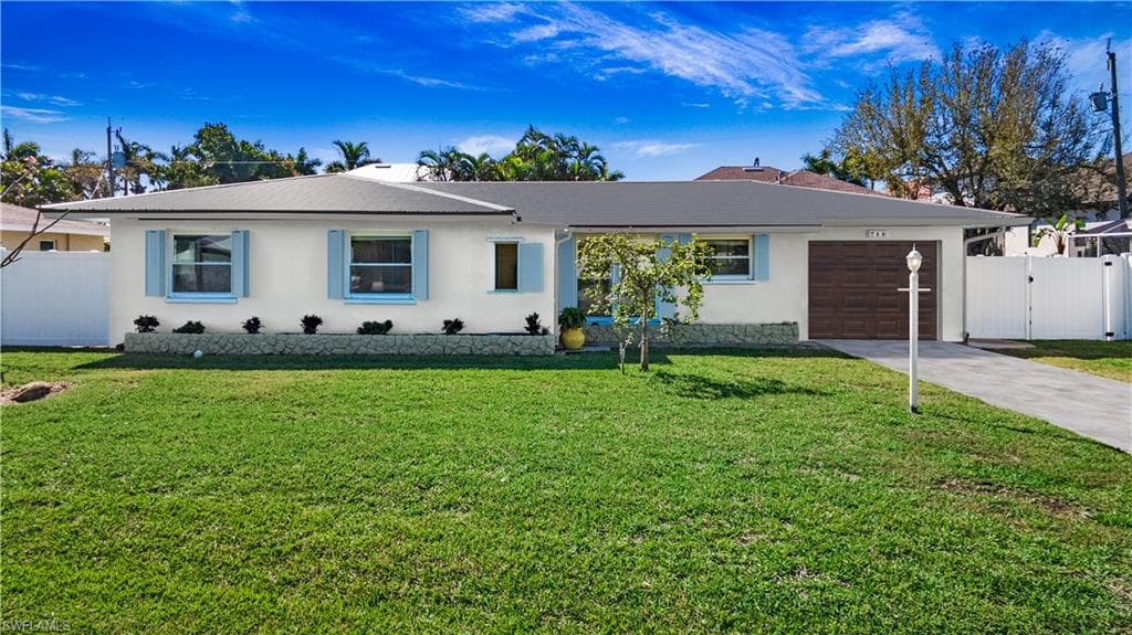744 Coral DR CAPE CORAL, FL 33904