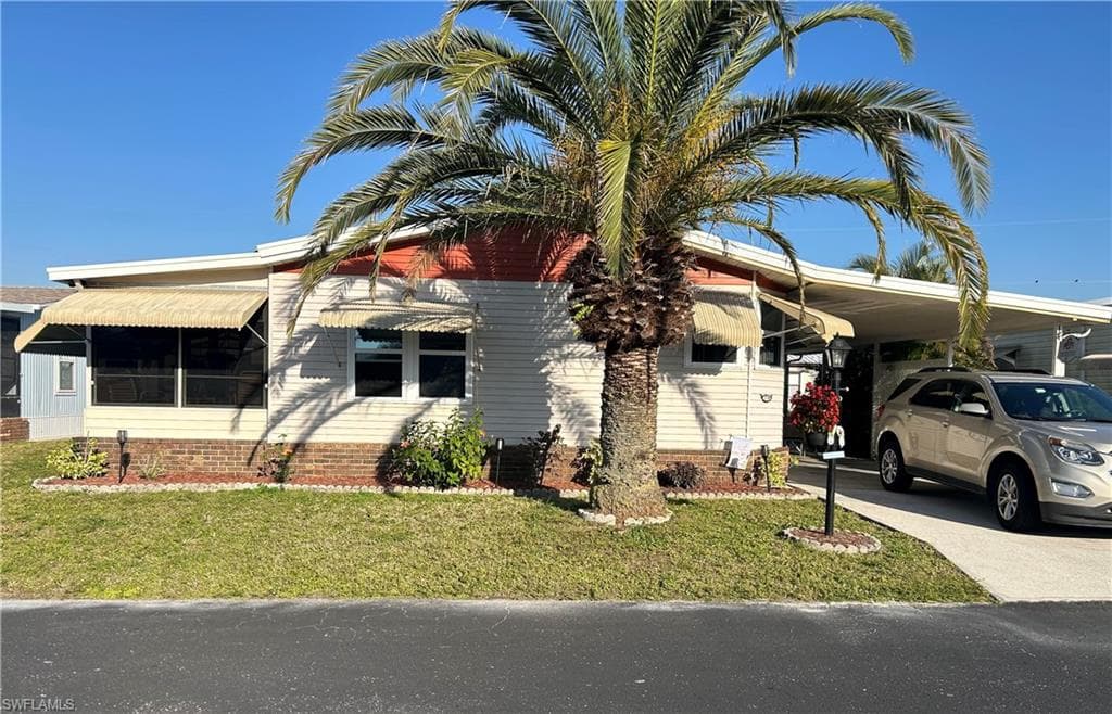 3158 Longview DR NORTH FORT MYERS, FL 33917