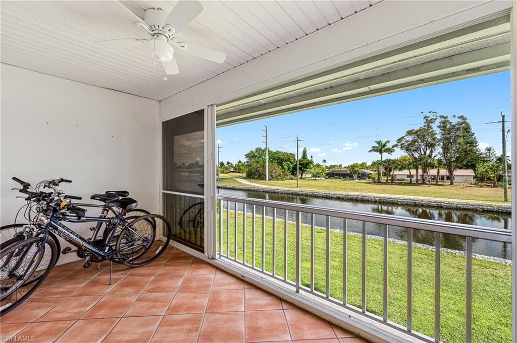 300 Valley Stream DR D-10 NAPLES, FL 34113
