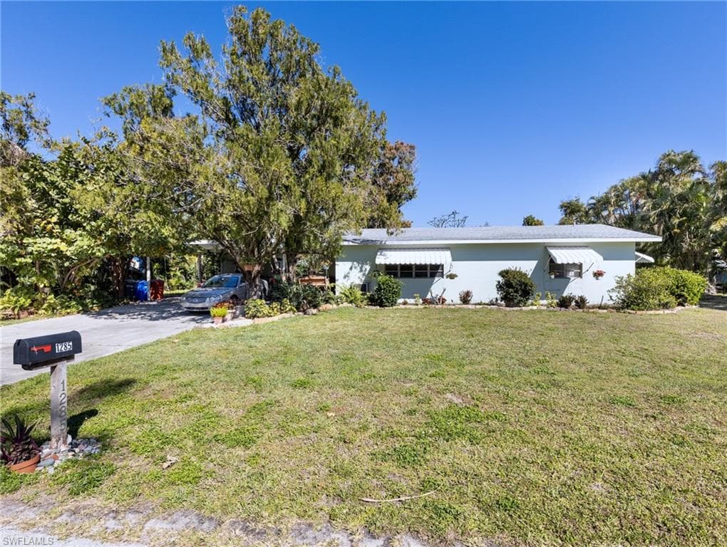 1285 Carlene AVE FORT MYERS, FL 33901