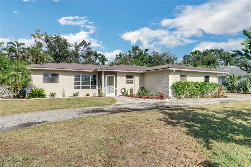 2040 Indian Creek DR NORTH FORT MYERS, FL 33917