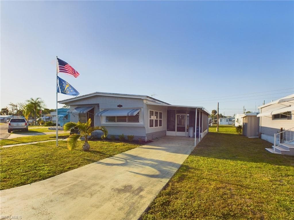 113 Coachlight LN NORTH FORT MYERS, FL 33917