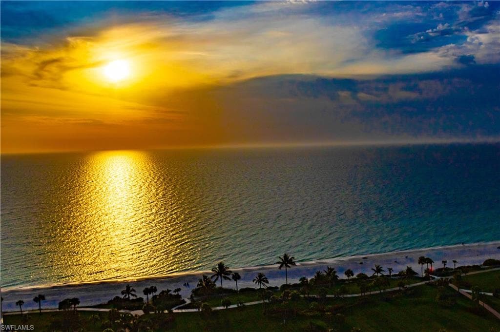 4021 Gulf Shore BLVD N 2005 NAPLES, FL 34103