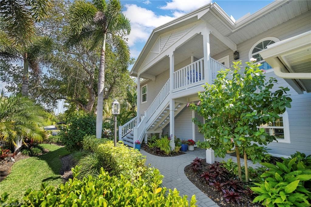376 3rd ST S 202 NAPLES, FL 34102