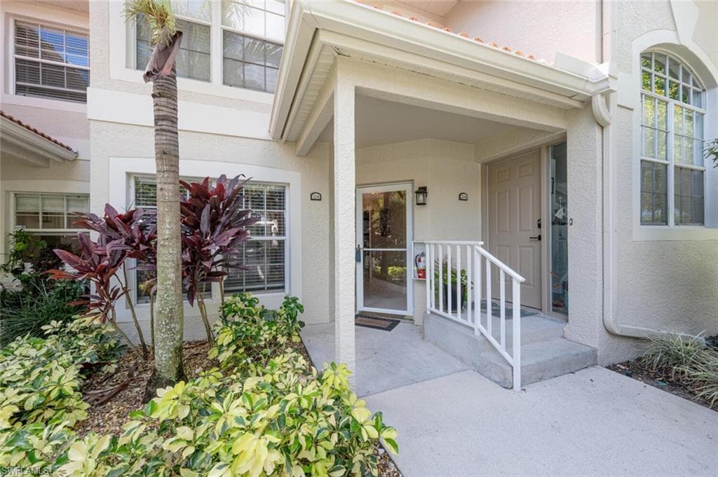 2420 Old Groves RD A-104 NAPLES, FL 34109