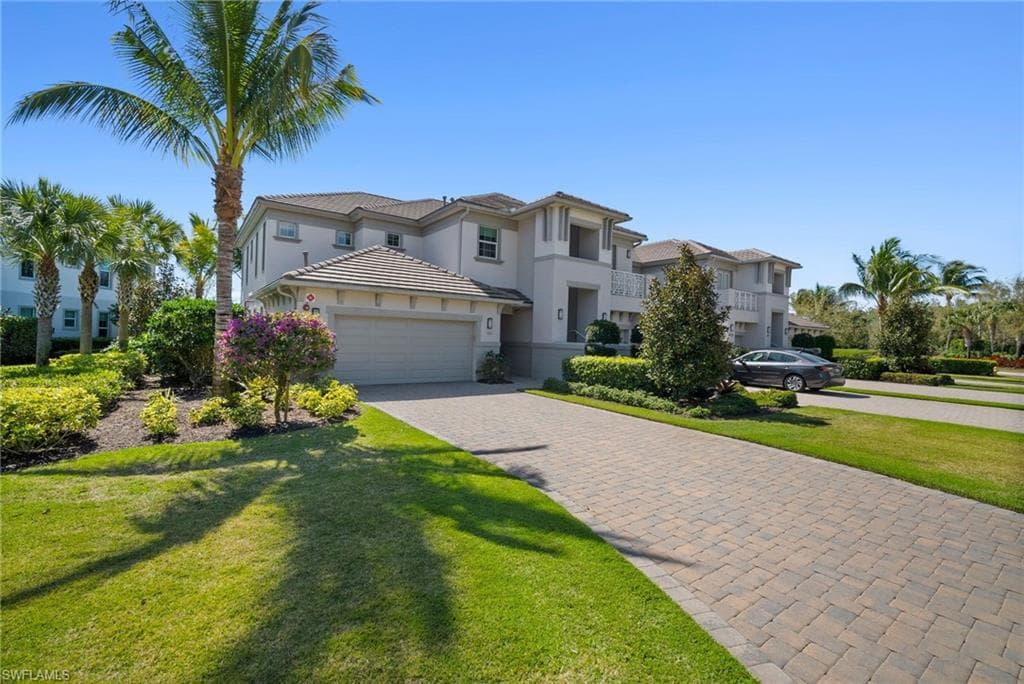 8016 Signature Club CIR 3-101 NAPLES, FL 34113
