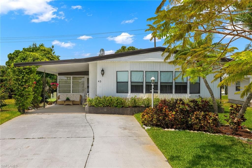 43 San Remo CIR NAPLES, FL 34112
