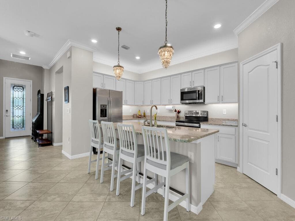 4253 Bluegrass DR FORT MYERS, FL 33916