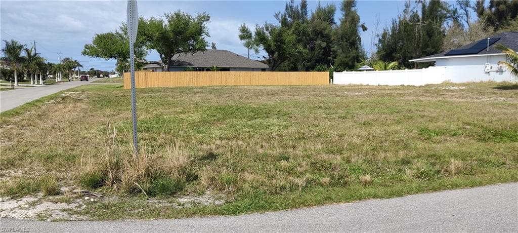 142 SW 33rd PL CAPE CORAL, FL 33991