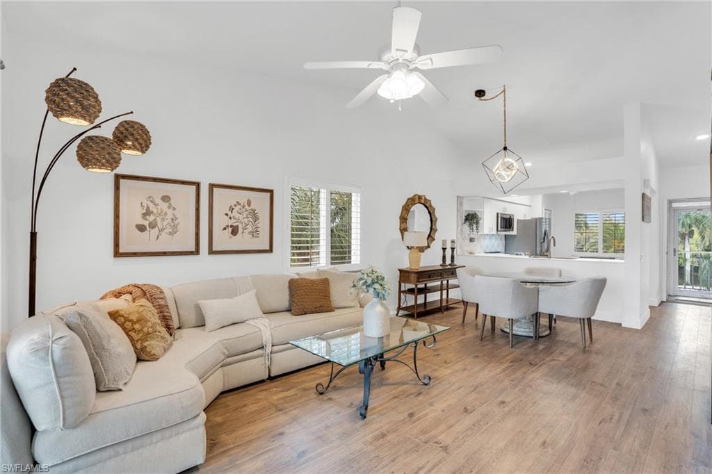 7300 Glenmoor LN 1308 NAPLES, FL 34104