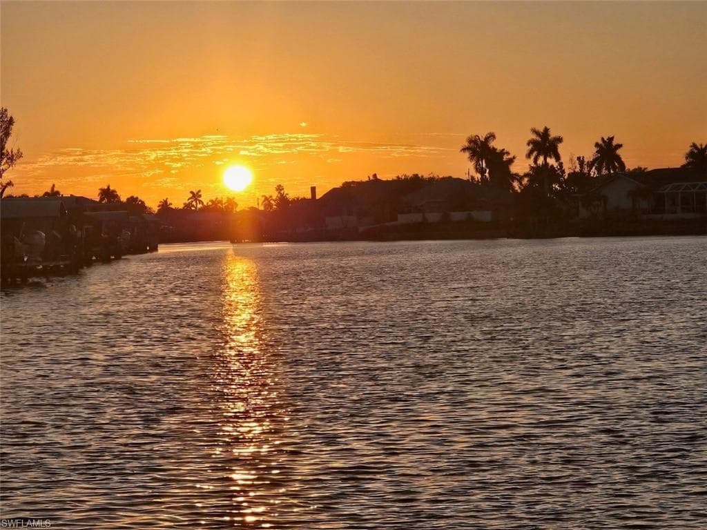724 SW 32nd CT CAPE CORAL, FL 33991