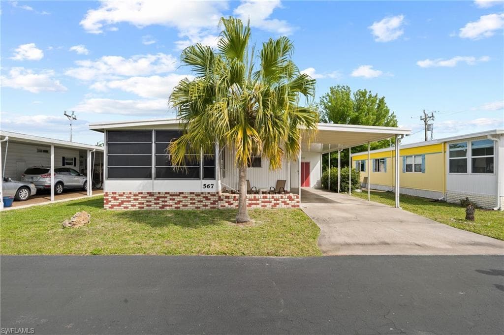 567 Winning WAY NORTH FORT MYERS, FL 33917