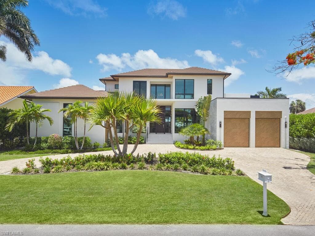 595 16th AVE S NAPLES, FL 34102