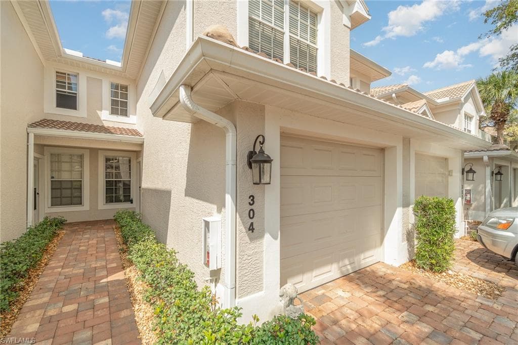 23526 Sandycreek TER 304
