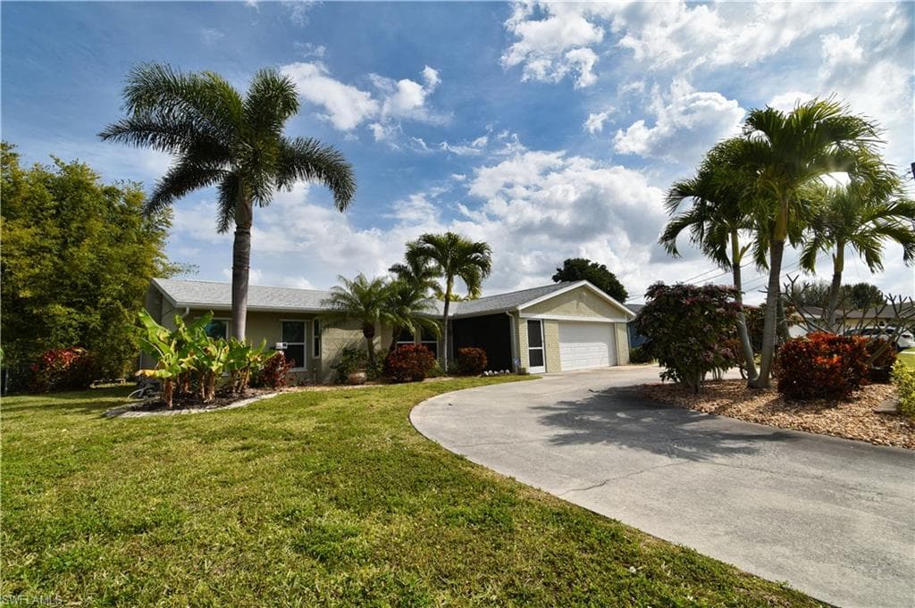 3825 SE 10th PL CAPE CORAL, FL 33904