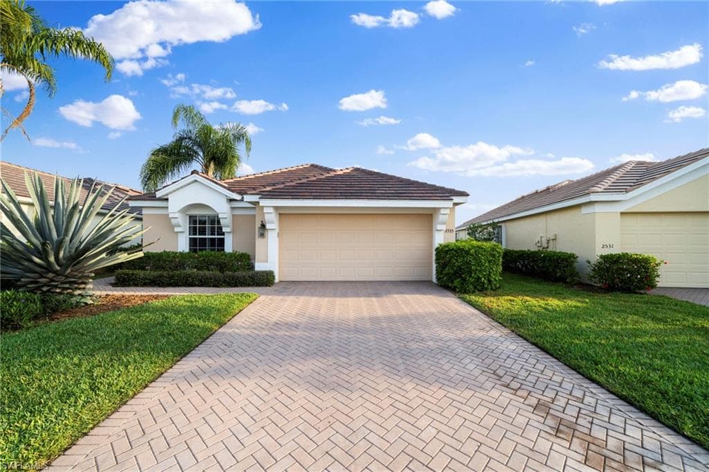 2535 Belleville CT CAPE CORAL, FL 33991