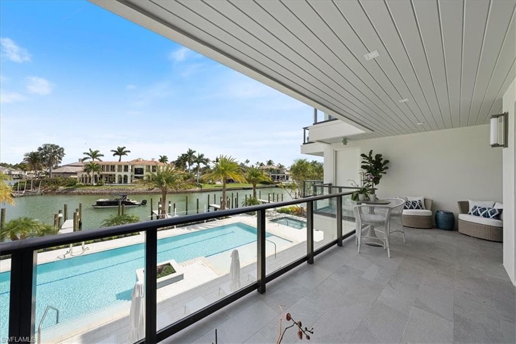 1820 Gulf Shore BLVD N 203 NAPLES, FL 34102