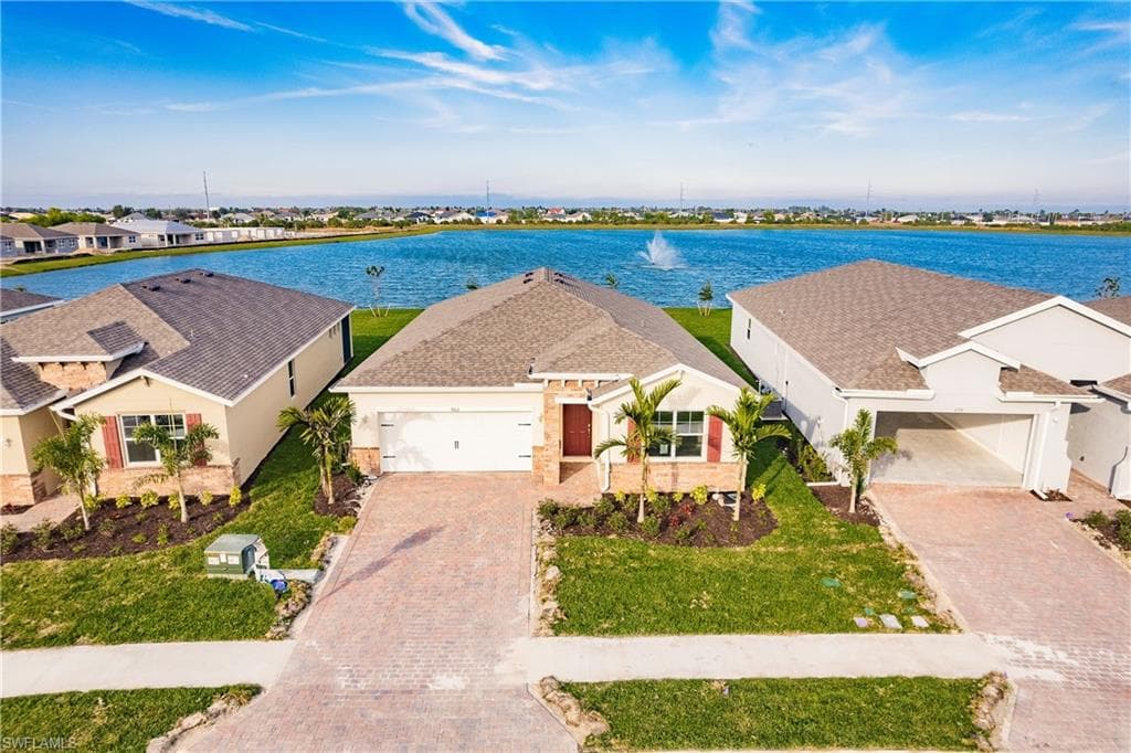 627 Parkshore Lake AVE CAPE CORAL, FL 33993