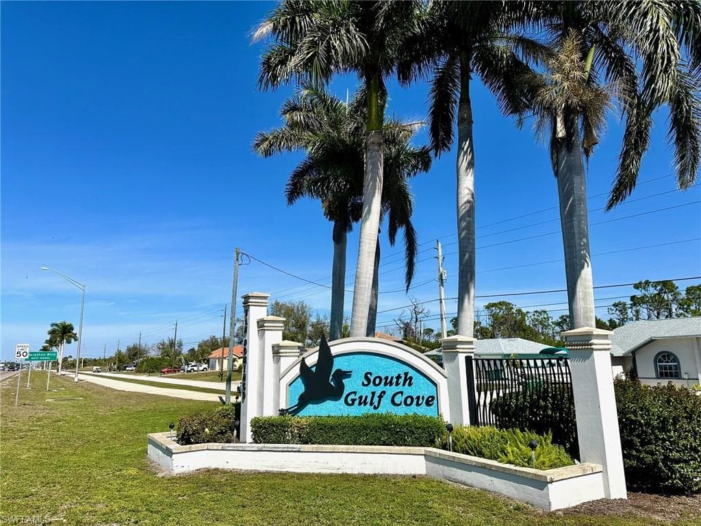 8221 Chico ST PORT CHARLOTTE, FL 33981