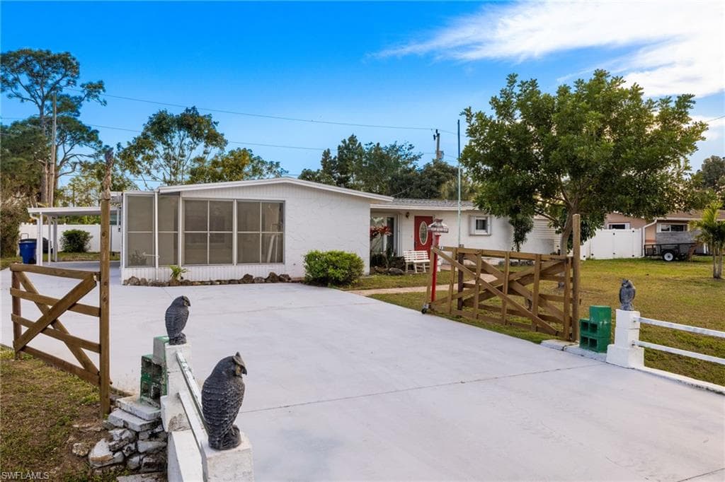 300 Jersey RD W LEHIGH ACRES, FL 33936
