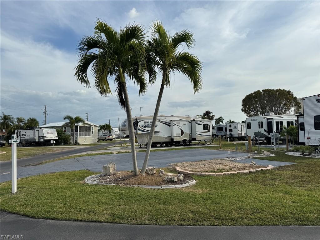 19681 Summerlin RD 544 FORT MYERS, FL 33908