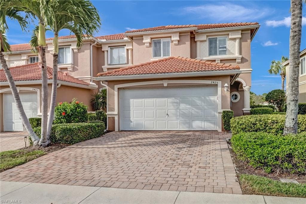 2425 Laurentina LN CAPE CORAL, FL 33909