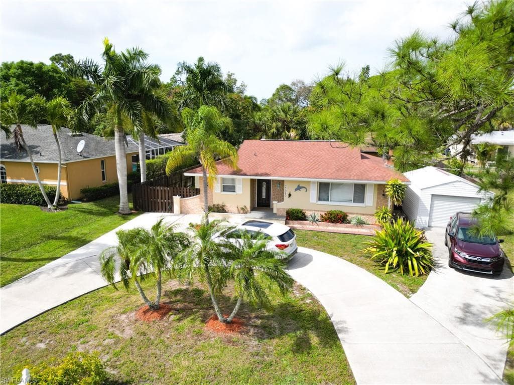 27080 Lavinka ST BONITA SPRINGS, FL 34135