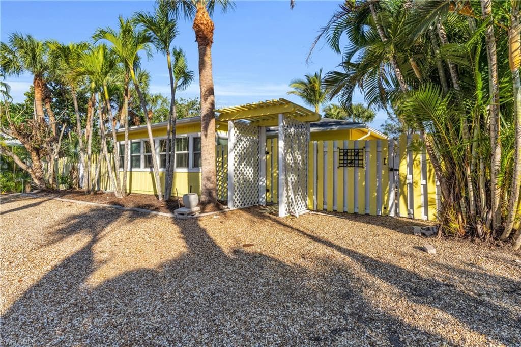 1942 Roseate LN SANIBEL, FL 33957