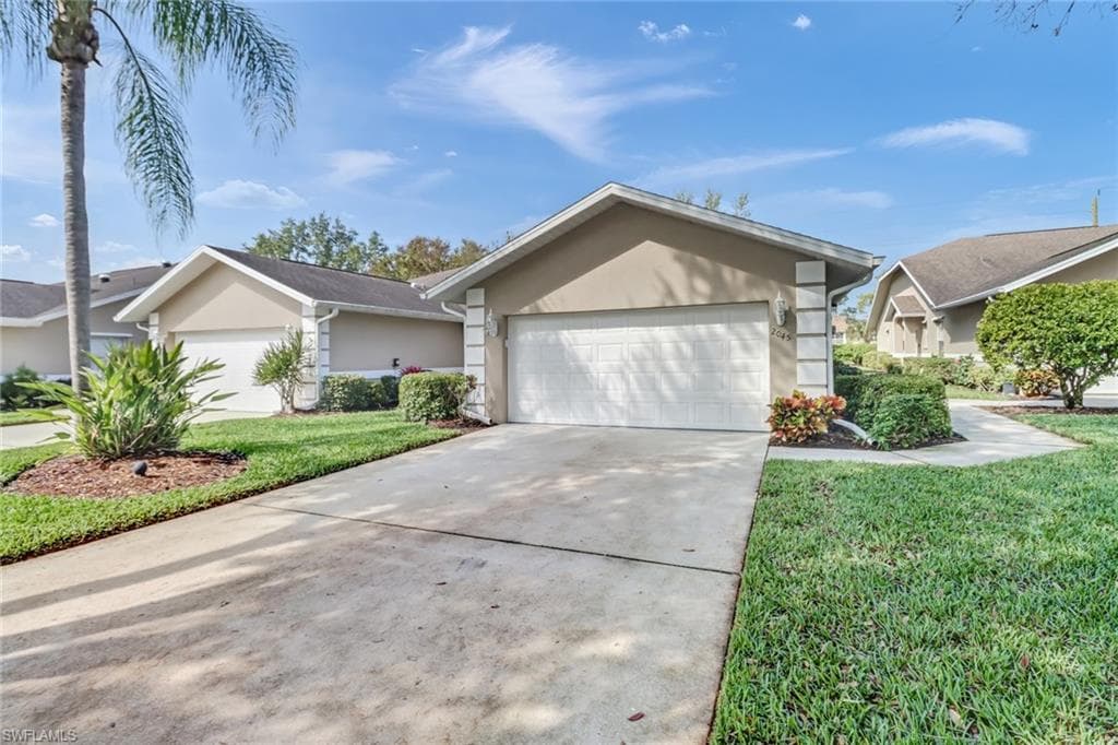 2045 Crown Pointe BLVD W NAPLES, FL 34112
