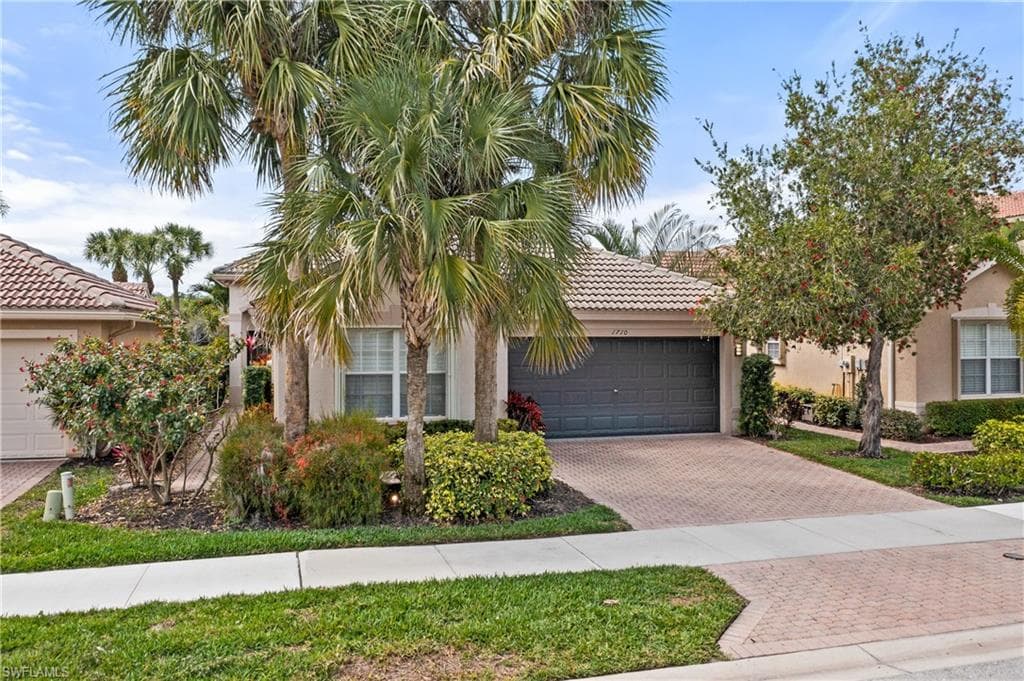 1710 Triangle Palm TER NAPLES, FL 34119