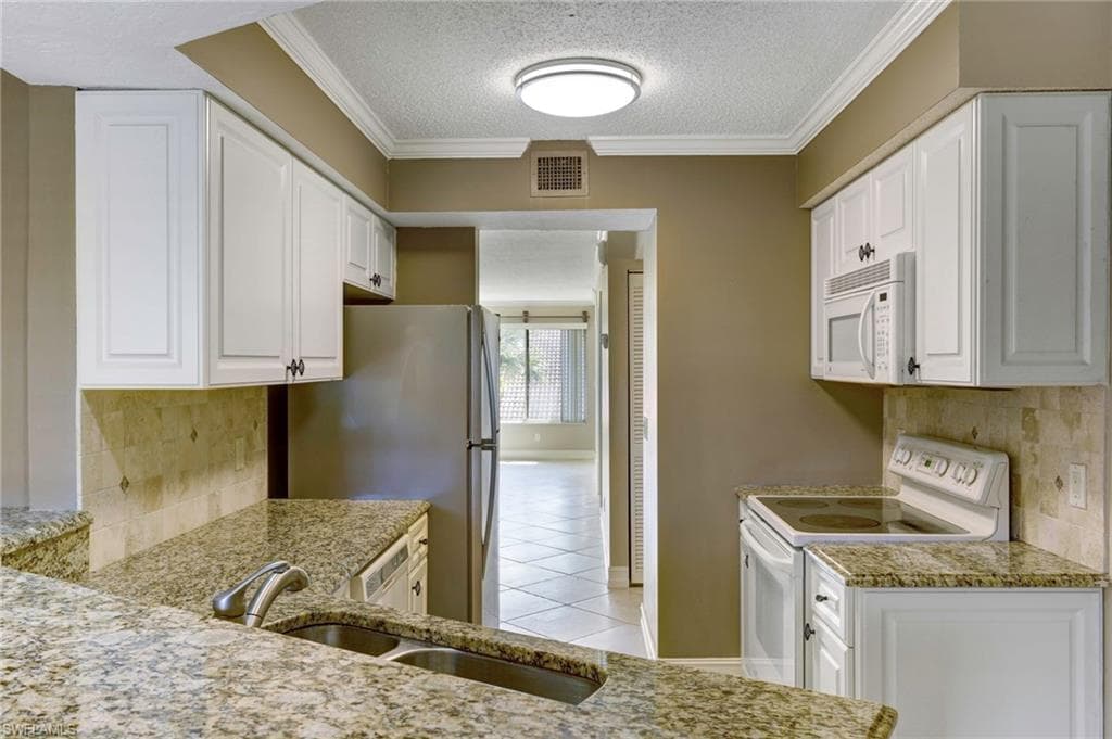 122 Cypress WAY E C4 NAPLES, FL 34110