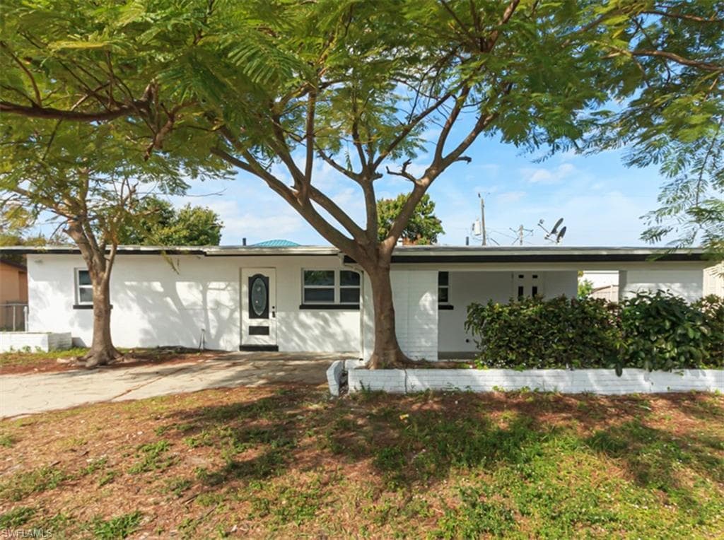 3530 Glenn DR FORT MYERS, FL 33901