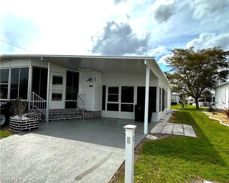 860 Moonlight DR NORTH FORT MYERS, FL 33917