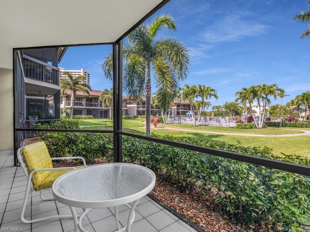525 Seaview CT M2 MARCO ISLAND, FL 34145