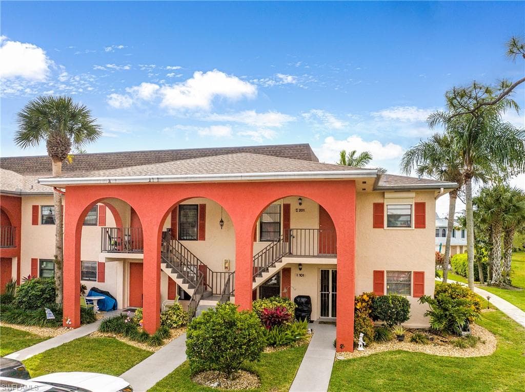 326 Charlemagne BLVD I-101 NAPLES, FL 34112