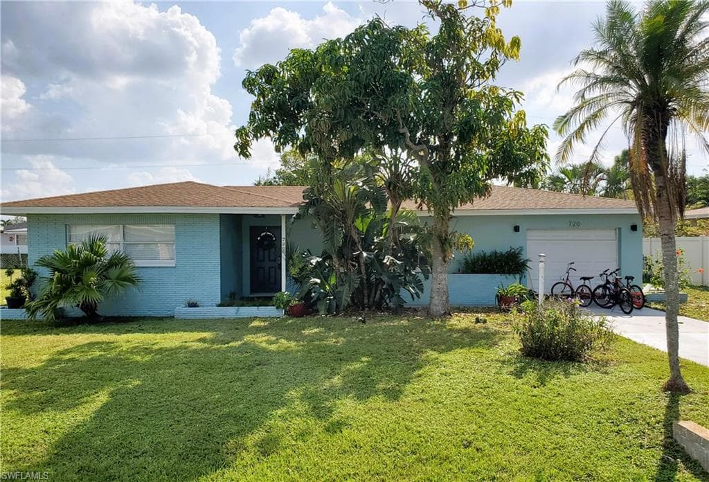 720 Sesame CT CAPE CORAL, FL 33904