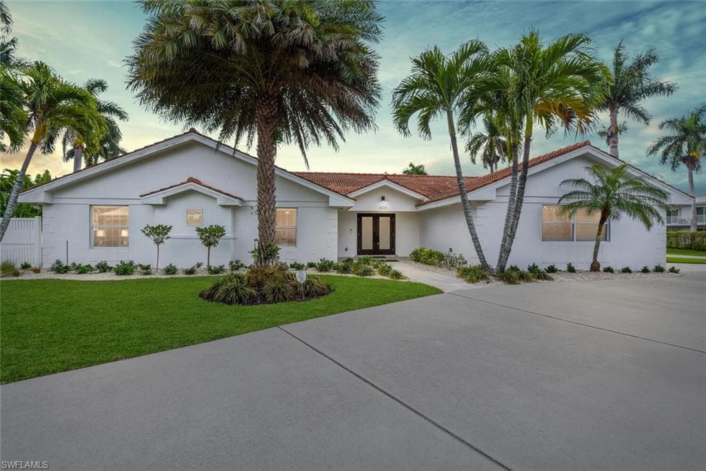 420 Harbour DR NAPLES, FL 34103