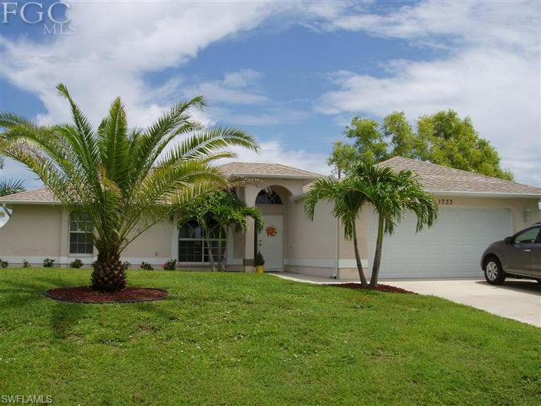 1733 SW 40th TER CAPE CORAL, FL 33914