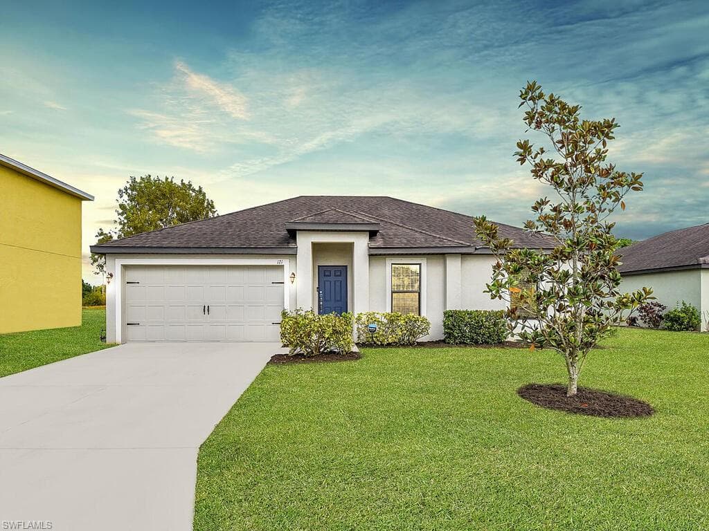 121 Shadow Lakes DR LEHIGH ACRES, FL 33974