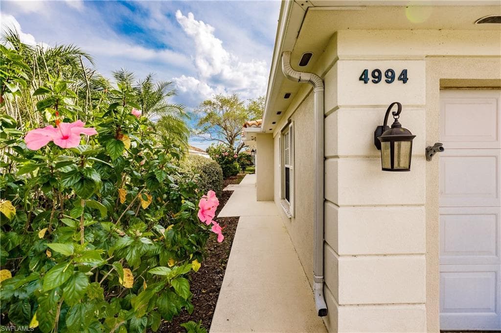 4994 Ventura CT NAPLES, FL 34109
