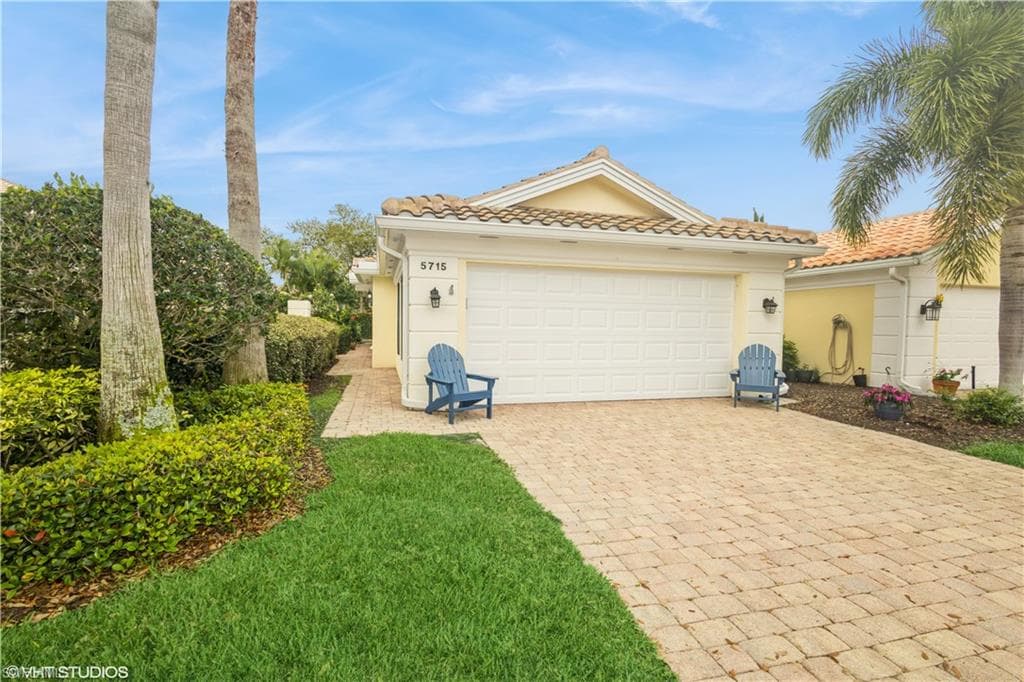 5715 Drummond WAY NAPLES, FL 34119