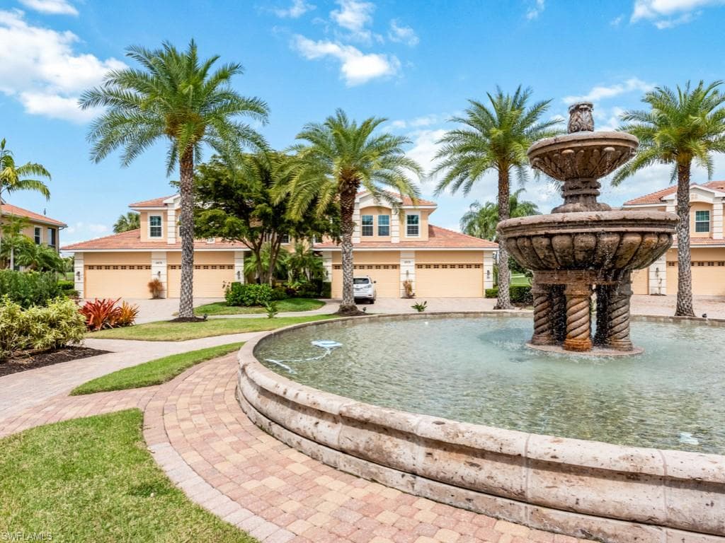 6031 Trophy DR 204 NAPLES, FL 34110