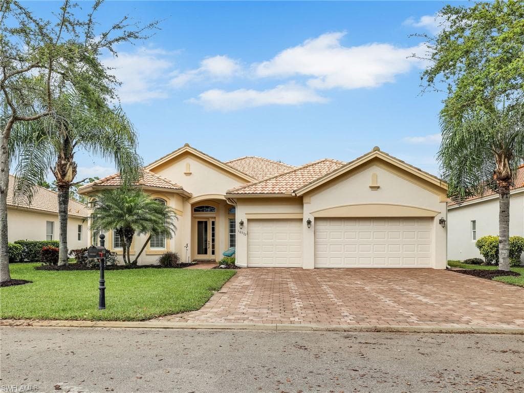 10332 Yorkstone DR BONITA SPRINGS, FL 34135