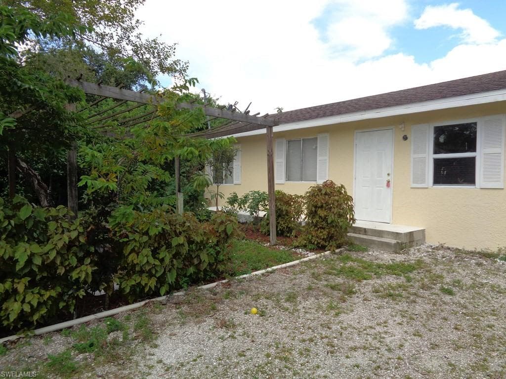 2712 7th ST SW LEHIGH ACRES, FL 33976