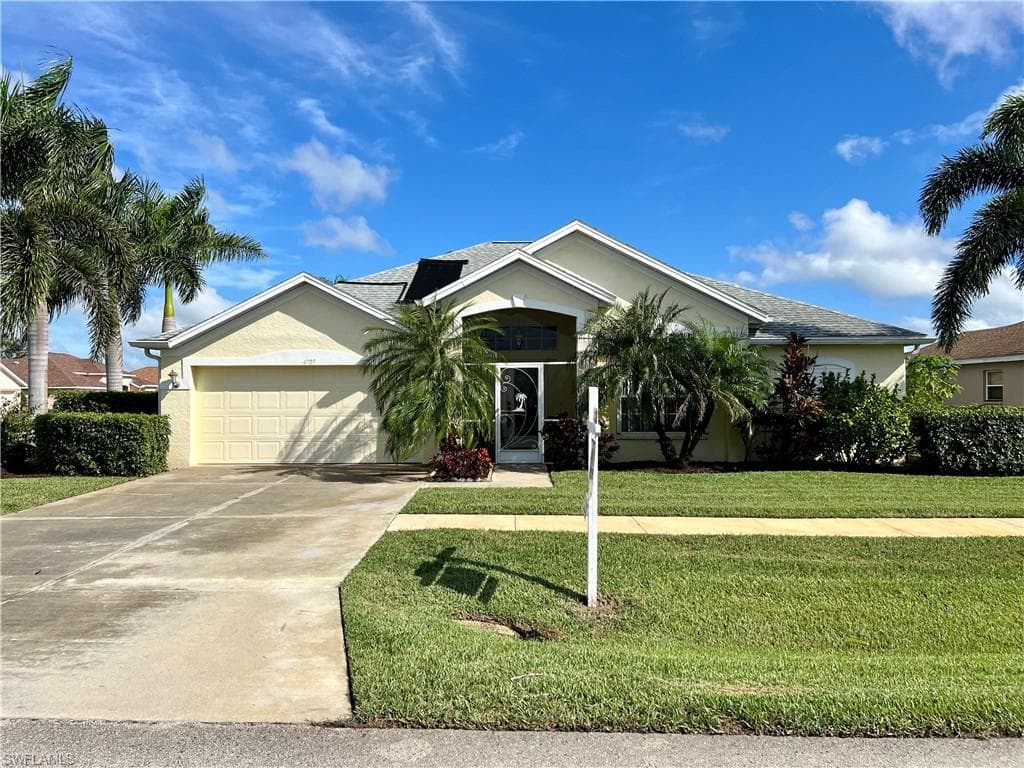 4705 Varsity CIR LEHIGH ACRES, FL 33971