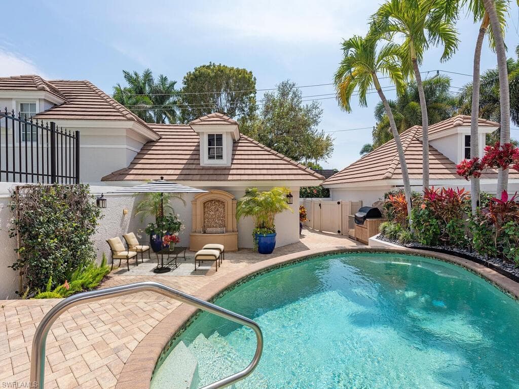 460 11th AVE S 2 NAPLES, FL 34102
